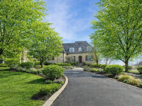 1420 W Longwood Dr, Bull Valley, IL 60098