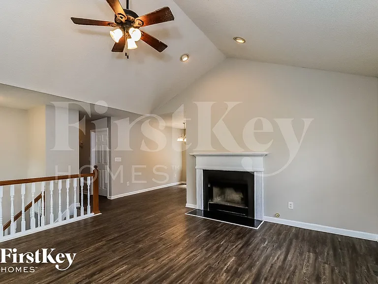 7795 Poppy Dr — Photo 3