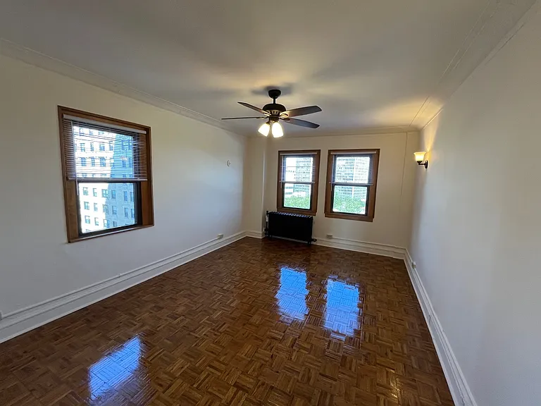 2738 N Pine Grove Ave — Photo 33