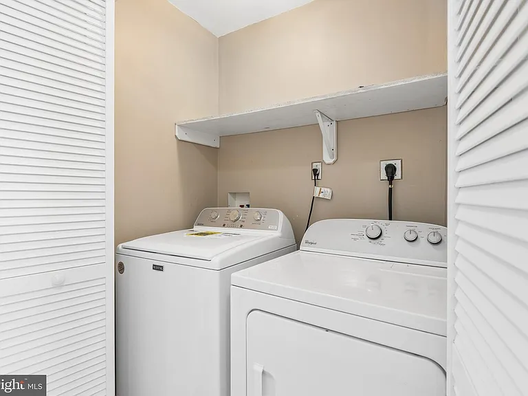 214 N Madeira St — Photo 22