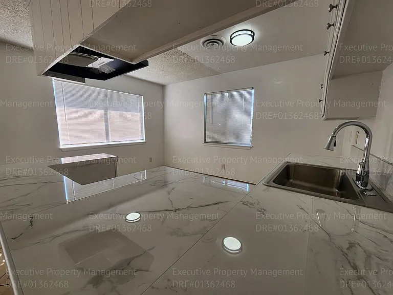 1230 Dolores St — Photo 13