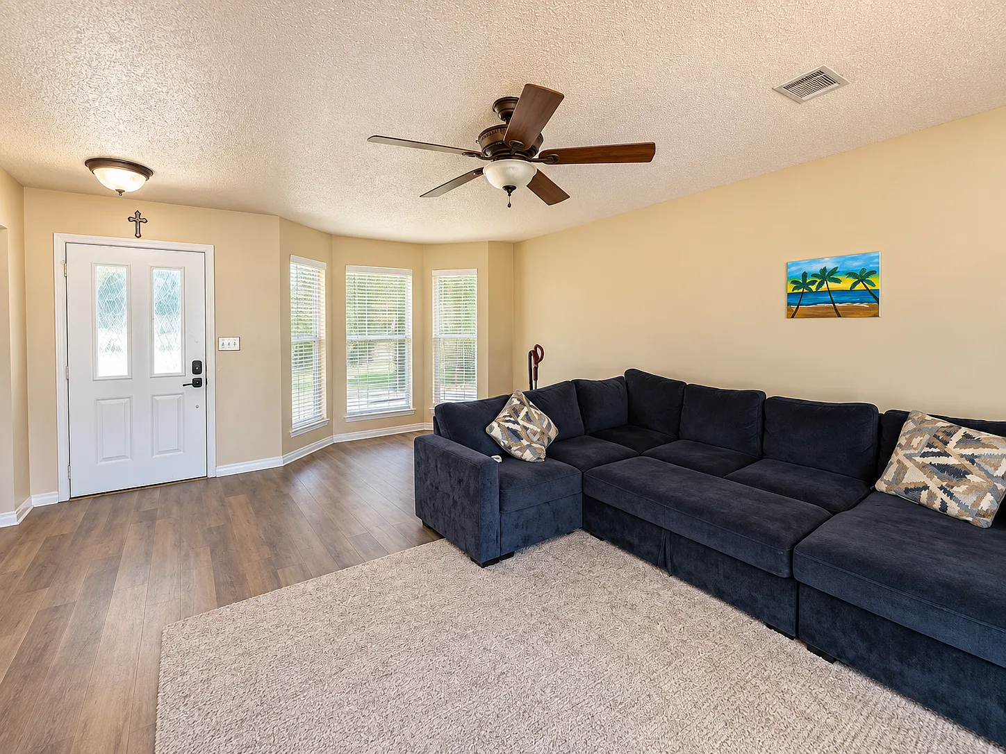 3 bed, 1138 sqft, $1,800 — Photo 2