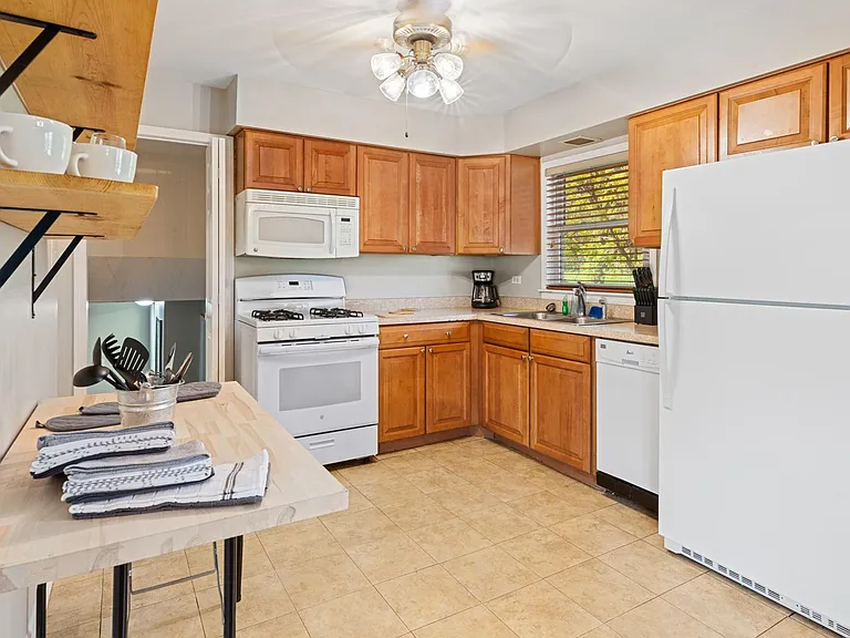 1421 N Washington St — Photo 3