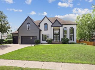 14638 Woodcrest Dr, Clive, IA 50325