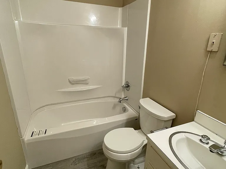 411 Thames Way — Photo 6