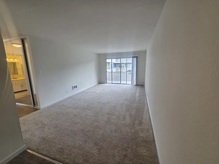 Tropic Sands Apartments — Photo 17