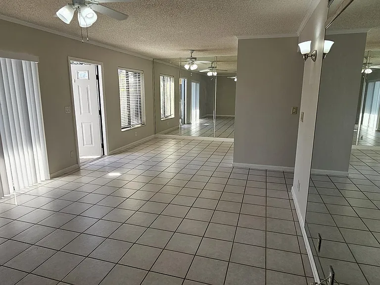 2245 SW 22nd Ave #1020 — Photo 7