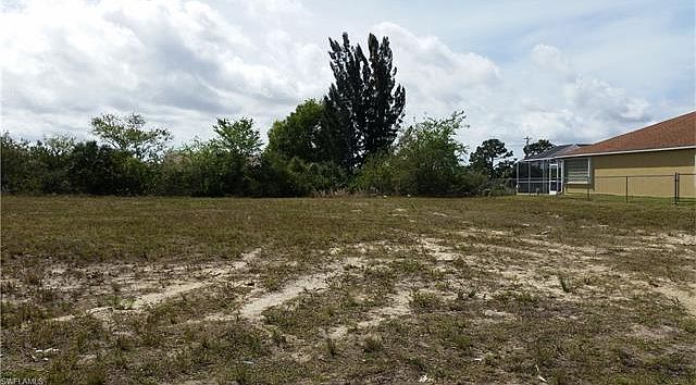 2nd image of 910 SW 15th St