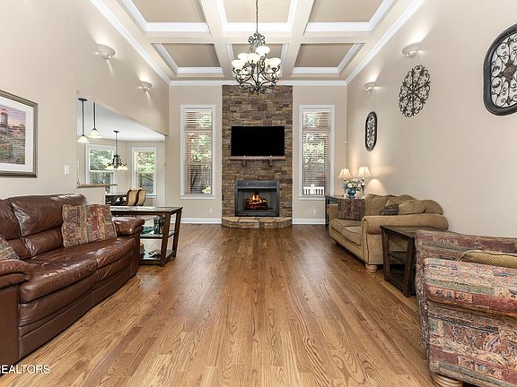 5th image of 1746 Burnside Dr