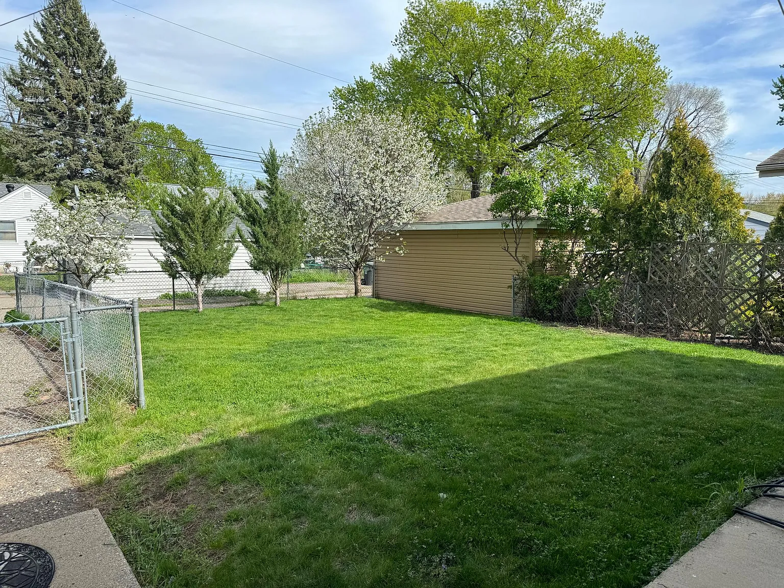 3 bed, 2.5 bath, 1917 sqft, $3,000 — Photo 3