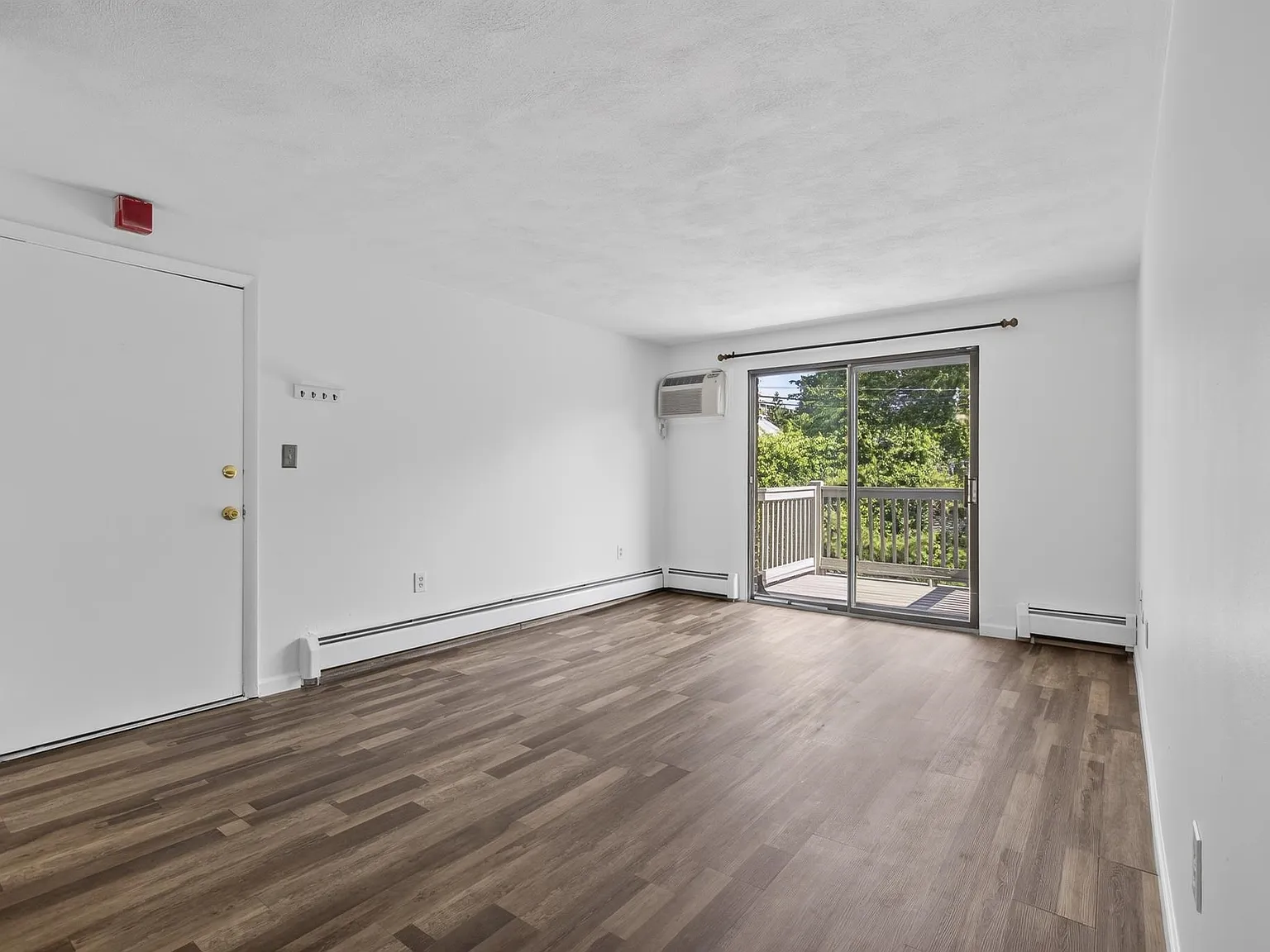 2 bed, 1.0 bath, 763 sqft, $1,800 — Photo 3