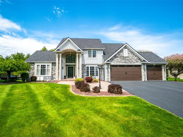 746 Hailey Dr, Webster, NY 14580