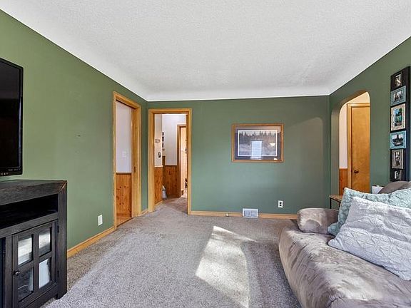5th image of 651 Montana Ave E