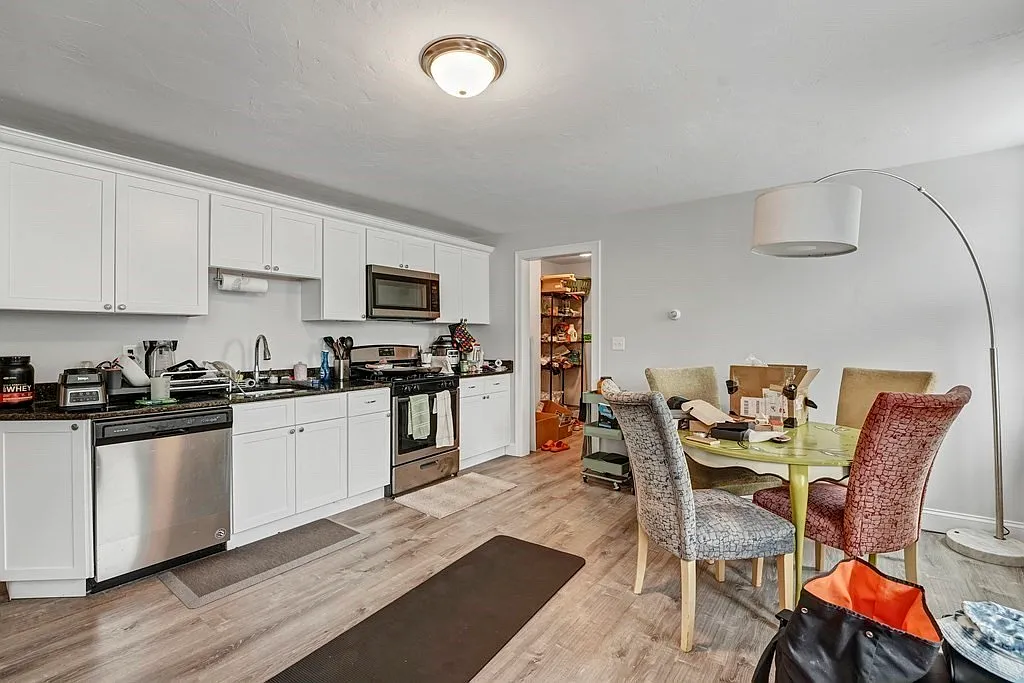 3 bed, 1200 sqft, $3,350 — Photo 4