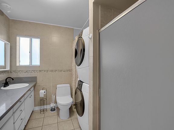 5th image of 330 N Jackson St APT 318