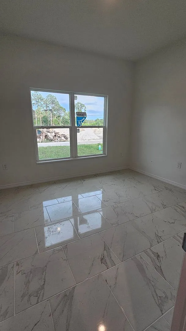 Brand New 2 bedroom/2 bath/1 car garage- Lehigh Acres FL — Photo 3