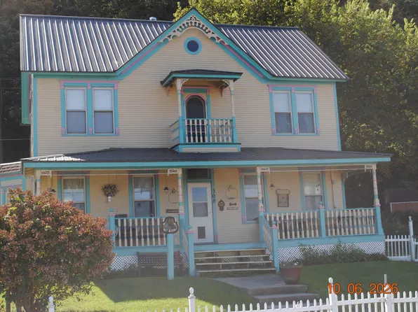 308 1st St, Clayton, IA 52049