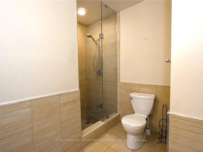1 Hurontario St #806 — Photo 29