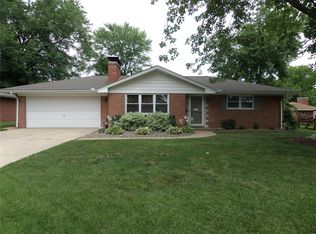 10 Buckingham Rd, Belleville, IL 62226