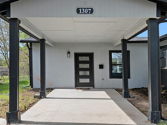 5th image of 1307 Yorkshire Dr