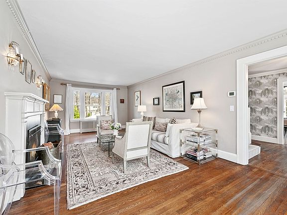 5th image of 120 Forest St