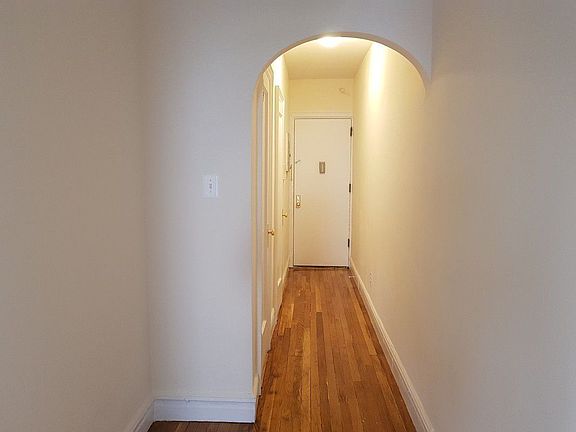 5th image of 3206 29th St APT 5F