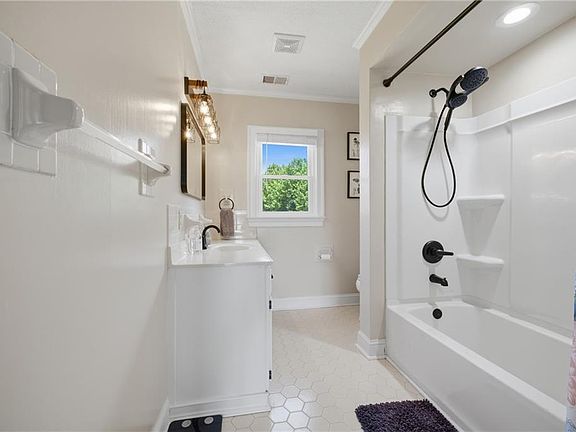 3rd image of 136 Culpepper Rd