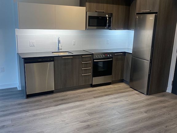 2nd image of 25 Neighbourhood Ln #205