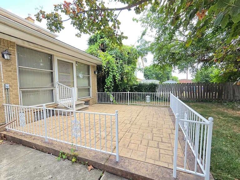 15915 Hilton St — Photo 30