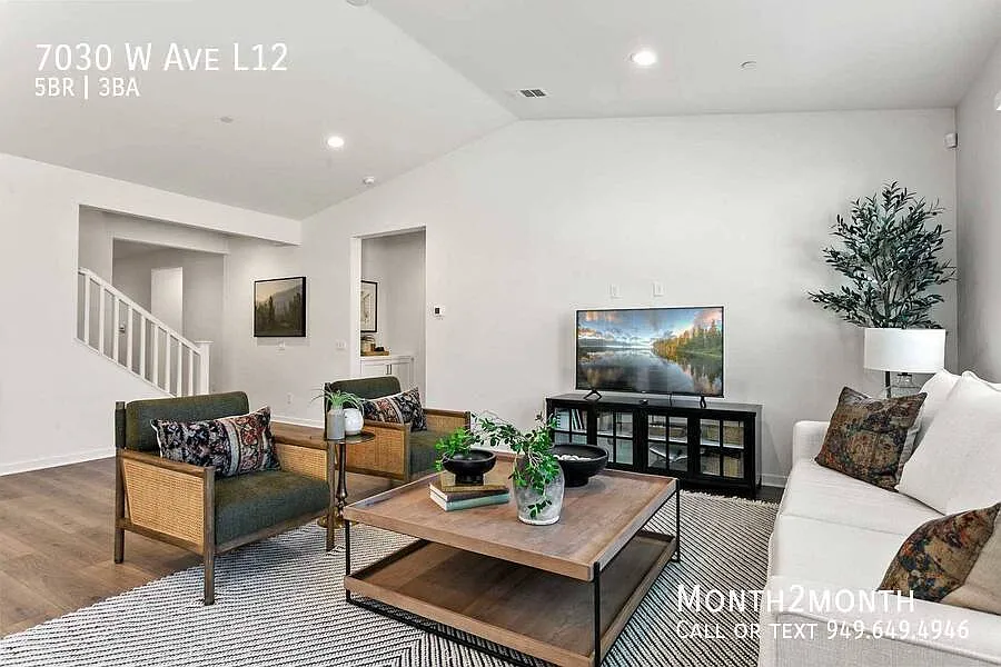 Spacious Castle on Ave L12 — Photo 2
