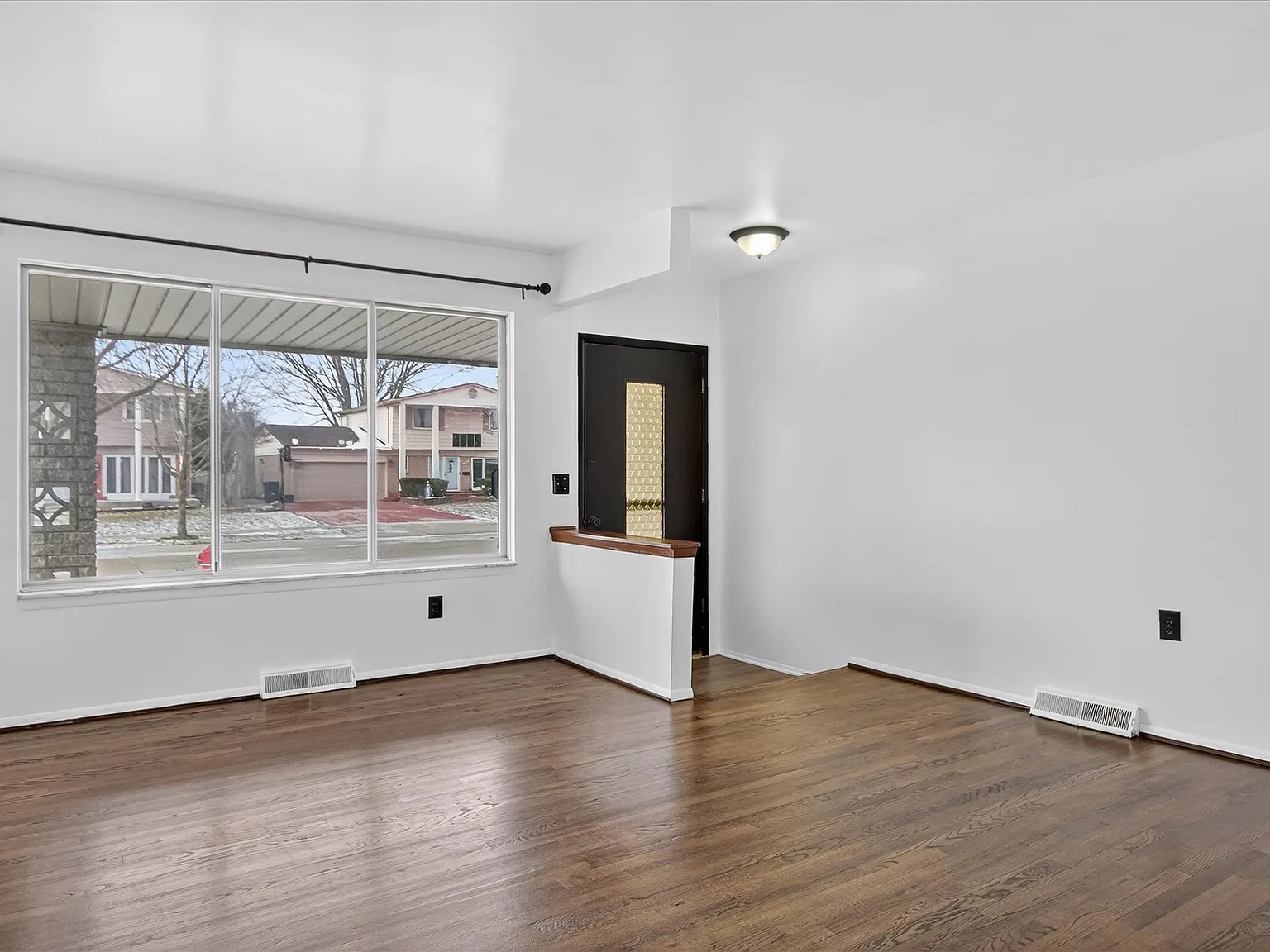 3 bed, 1436 sqft, $2,600 — Photo 4