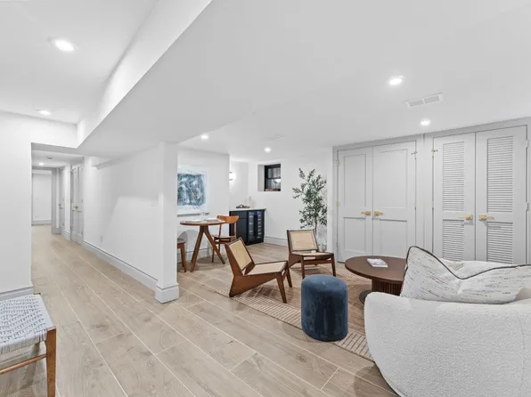 83 Liberty Place image 24 of 39