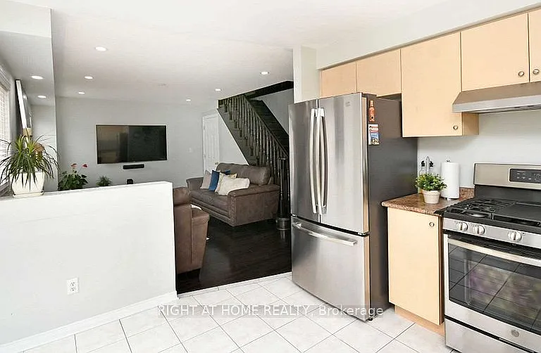 33 Schooner Dr #UPPER — Photo 14