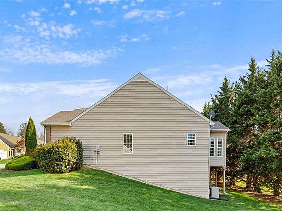 3rd image of 150 Slate Creek Dr