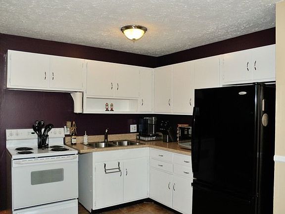 4th image of 1610 Kathy Ln
