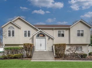 107 Austin Ave, Tappan, NY 10983