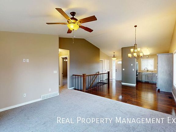 4th image of 109 N Foss Ave