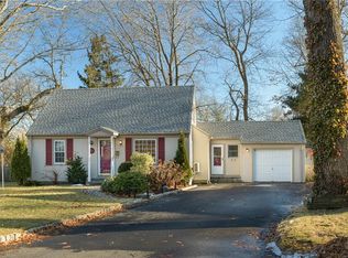 94 Fairway Ln, Warwick, RI 02889