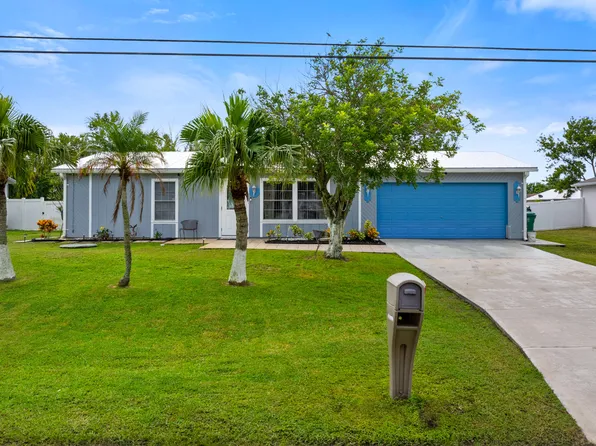 562 SW Violet Avenue, Port St Lucie, FL 34983