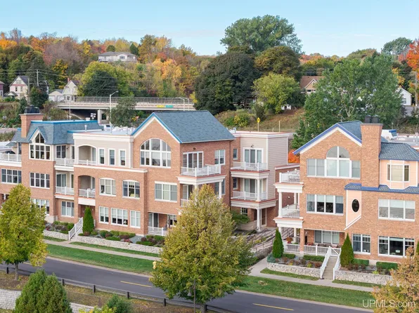 600 S Lakeshore Blvd Unit 15, Marquette, MI 49855