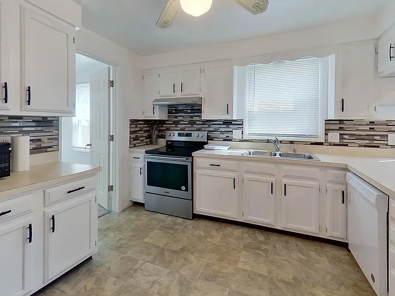8149 Trevellian Way — Photo 17