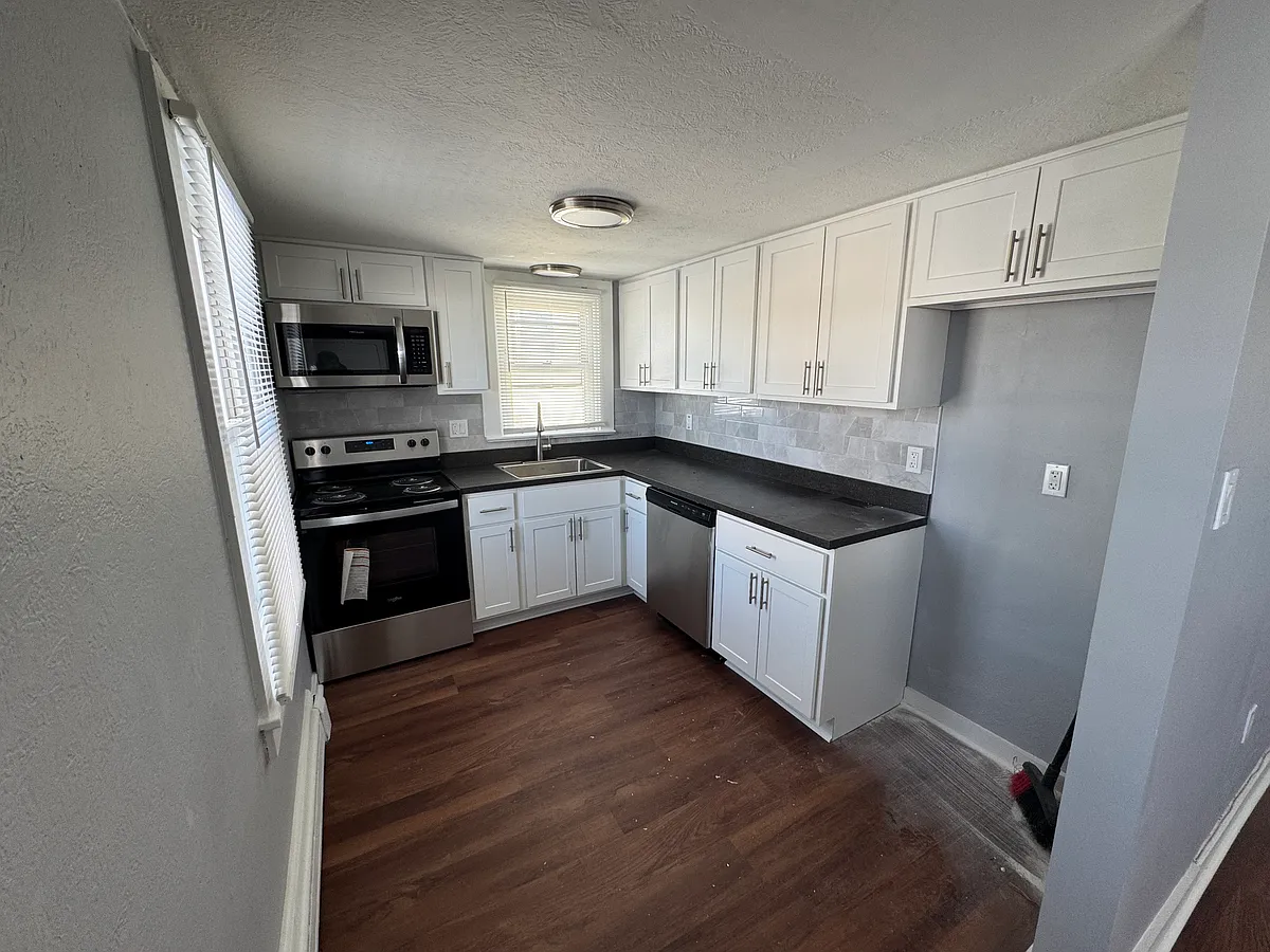 Building Photo - 140 E Church St #6