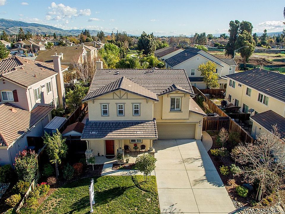 2nd image of 828 Talbot Dr