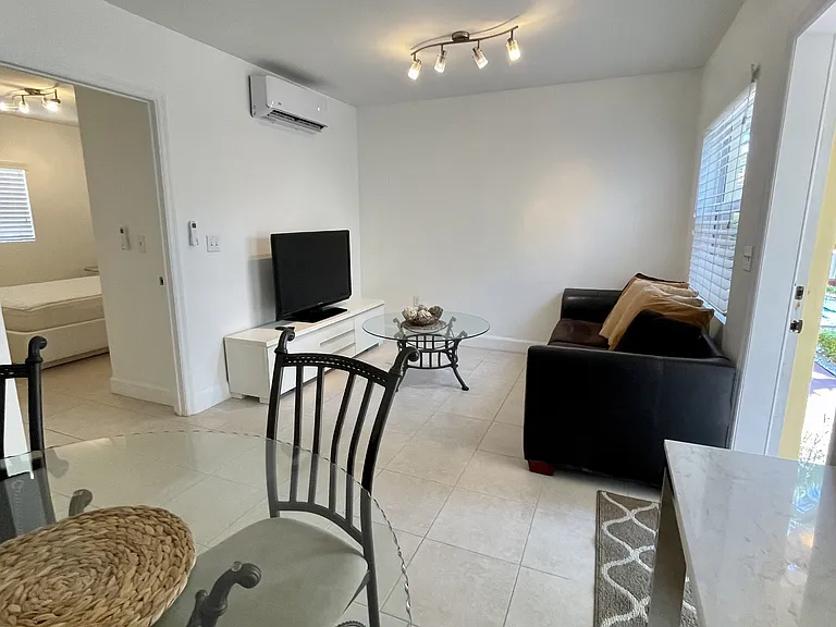 335 Georgia St #8 — Photo 8