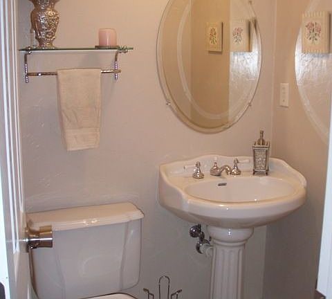 Powder room off of kitchen and living