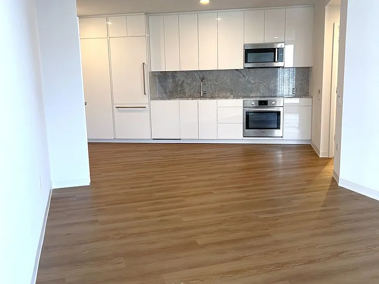 987 Queen St #2313 — Photo 3