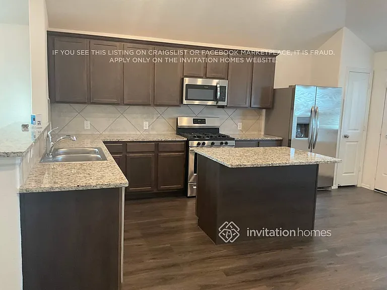 445 Pecan Landing Ln — Photo 4