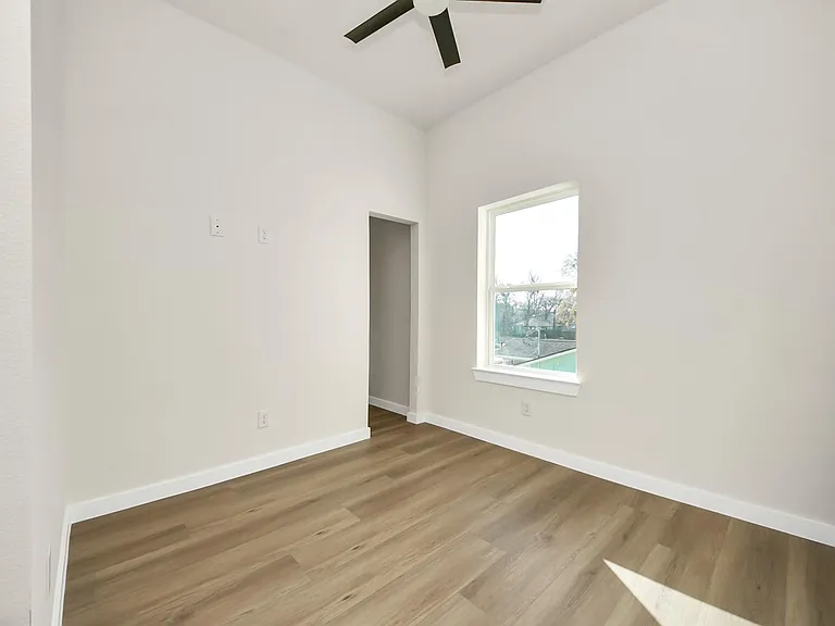 8025 Peachtree St #D — Photo 32