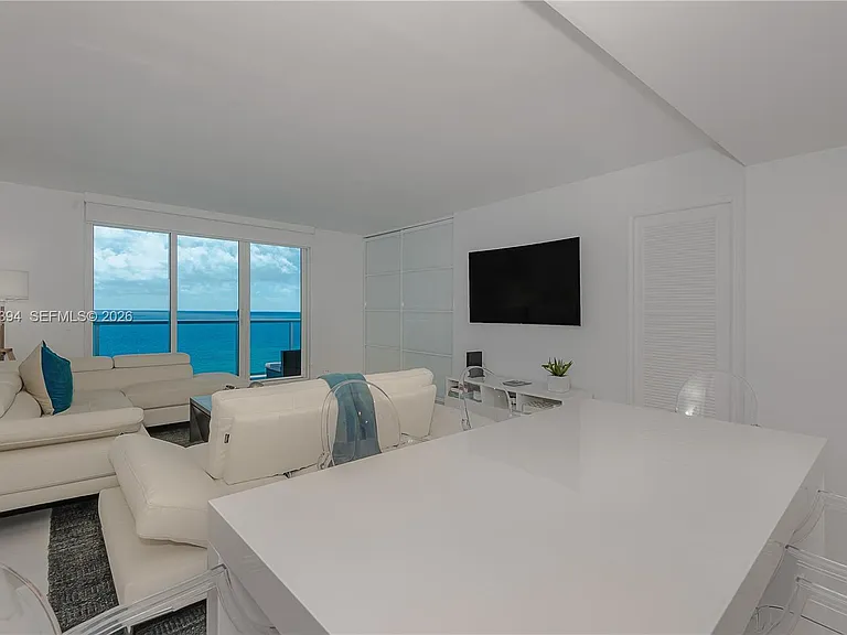 2301 Collins Ave #1538 — Photo 3