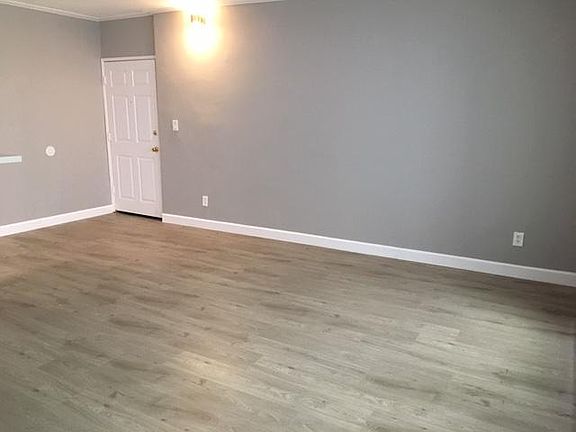 3rd image of 2150 N Beachwood Dr APT 14